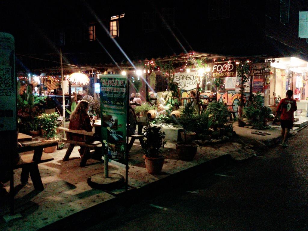 Sangjun Guesthouse Trat Eksteriør billede