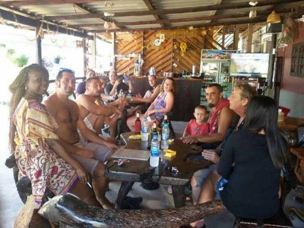 Sangjun Guesthouse Trat Eksteriør billede